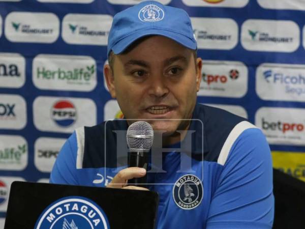 El técnico español se soltó en conferencia de prensa post partido.