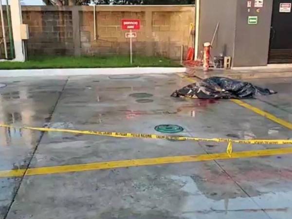 El vigilante huyó dejando abandonada su arma tras haberla utilizado para quitarle la vida a Carlos Andrés Reyes.