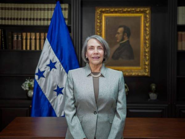 La plenipotenciaria enfatizó que el TPS no fue un tema central en la reunión de Nasry Asfura con Donald Trump.