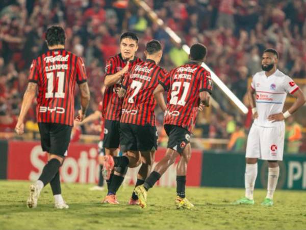 Alajuelense le tocó empatar el juego ante el Olimpia en el Morera Soto.