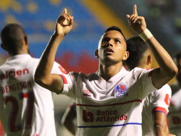 Rodíiguez recibió un reconocimiento por haber llegado a los 206 goles en Liga Nacional.