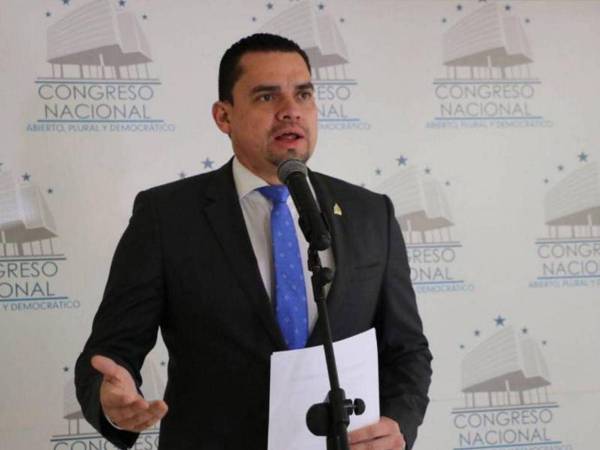 Zambrano acusó a Libre de estar usurpando funciones y querer conducir al país hacia una crisis electoral y constitucional.