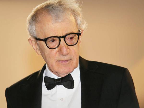 El cineasta neoyorquino Woody Allen cumple este domingo 90 años como uno de los mayores referentes del séptimo arte, en cuya trayectoria no han faltado las polémicas por las que ha sido señalado y rechazado.