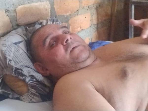 Fernando Pacheco sobrevivió a cinco disparos en 2015, pero quedó postrado en cama. 11 años después, su mayor lucha es conseguir medicamentos.