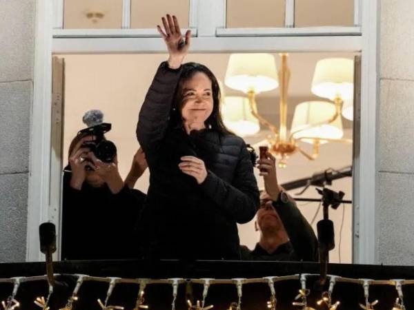 Tras recibir el Nobel de la Paz, María Corina Machado pidió desde Oslo el apoyo de la comunidad internacional para cortar los recursos que mantienen al gobierno de Nicolás Maduro.