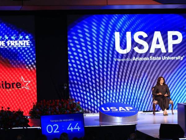 Rixi Moncada durante el conversatorio De Frente de la USAP.