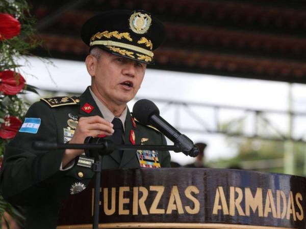 La Constitución de la República establece que las Fuerzas Armadas tienen la obligación de garantizar la custodia, transporte y vigilancia de los materiales electorales por mandato constitucional.