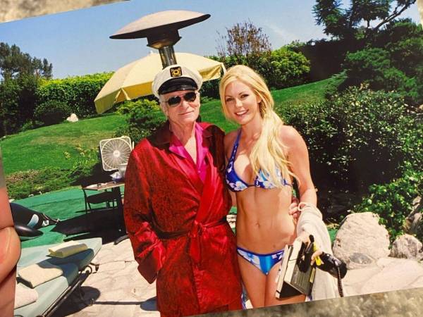 Crystal Hefner, viuda de Hugh Hefner, ha vuelto a hablar de su vida en la Mansión Playboy de Los Ángeles.