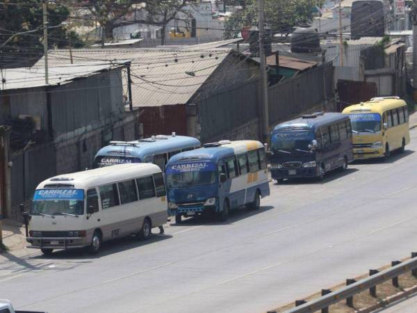Las unidades del transporte público podrían paralizar su recorrido si el gobierno no les paga.
