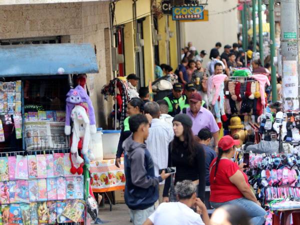 Comerciantes ubicados en los principales mercados capitalinos aseguran que durante diciembre registran pérdidas de hasta el 50% a comparación de años pasados.