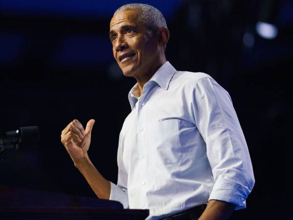Barack Obama cumple 65 años con un legado que sigue influyendo en la política de Estados Unidos.