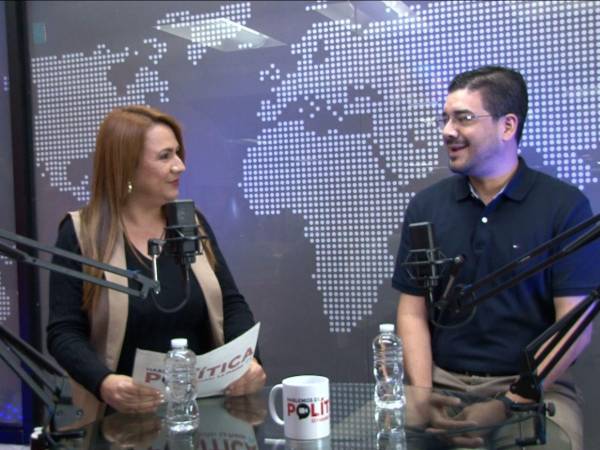 Zerón abordó además temas que tocan la vida cotidiana, cuestionó la gestión actual del agua y la recolección de desechos.