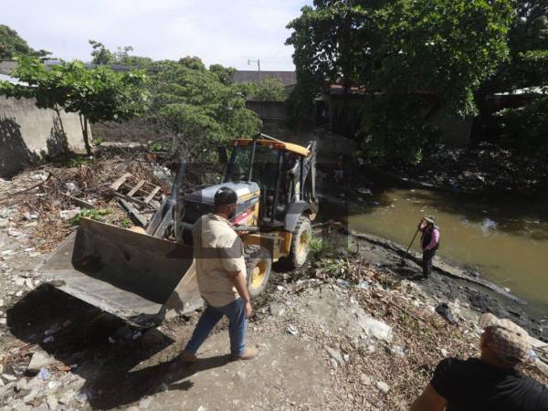 Cuatro días han pasado desde que Elvis Eliú Bautista, de 11 años, fue arrastrado por la corriente en la quebrada La Primavera, en San Pedro Sula, sin que su cuerpo haya sido localizado. Aquí las imágenes de la búsqueda