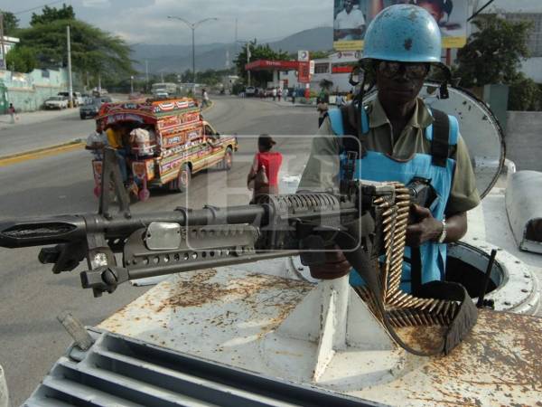 En 2008, Honduras consideró enviar un contingente militar a Haití, en medio de una situación de tensión que ya afectaba al país caribeño. Puerto Príncipe fue el escenario hasta donde llegaron las cámaras de EL HERALDO para captar en aquella época la situación que se vivía en la capital haitiana, marcada por un contexto de inestabilidad. Hoy 18 años después la tensión y violencia solo ha escalado.