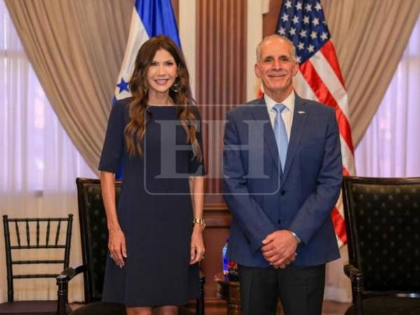 El presidente Nasry Asfura se refirió al incremento de los combustibles después de sostener un encuentro con la Secretaria de Seguridad Nacional de los Estados Unidos, Kristi Noem, en Casa Presidencial.