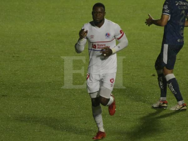 Olimpia rescató empate en el último minuto y sigue como líder del torneo.