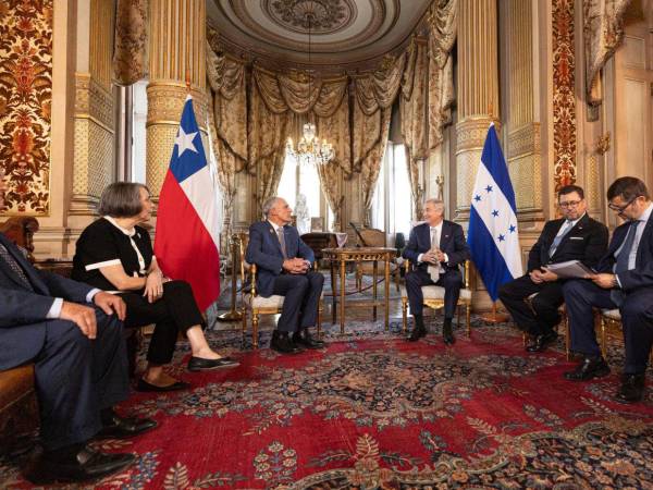 El presidente electo se reunió con su homólogo hondureño, Nasry Asfura.