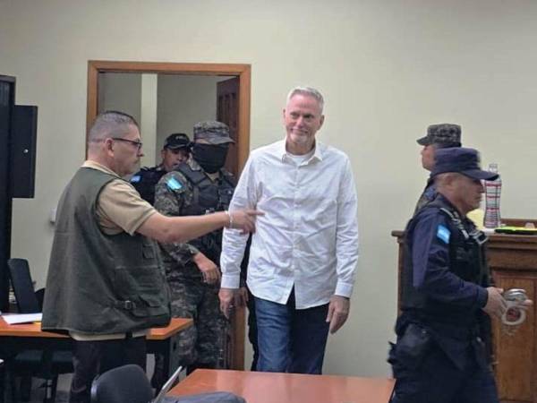 Gary Lee Johnston deberá pasar 37 años en la cárcel por delitos cometidos en Roatán, Islas de la Bahía.