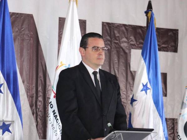 Kelvin Aguirre, exconsejero del CNE, pidió respetar la autonomía del organismo tras la solicitud de las Fuerzas Armadas de conocer las actas presidenciales.