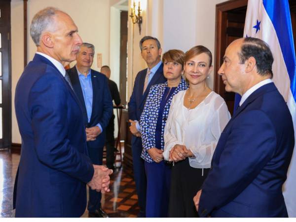 El presidente de la República, Nasry Asfura se reunión con ejecutivos de Walmart Centroamérica donde se comprometieron a apoyar a Honduras con nuevas inversiones.