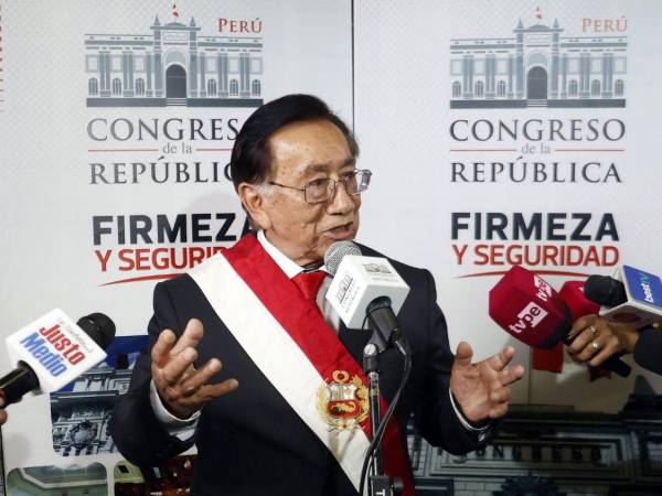 Nuevo presidente de Perú brinda declaraciones tras ser elegido por el Congreso de Perú.