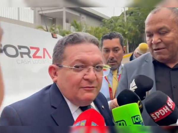 Este martes Carlos Flores fue juramentado como uno de los nuevos designados presidenciales.