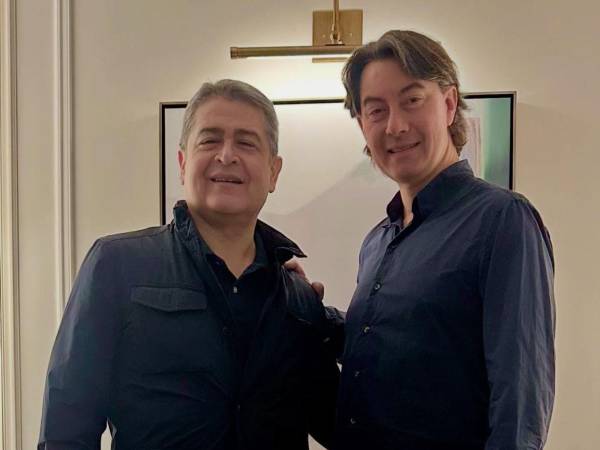 Luego de recuperar su libertad, el expresidente Juan Orlando Hernández utilizó su cuenta de Facebook para enviar un emotivo mensaje de agradecimiento a su abogado Renato Stabile.