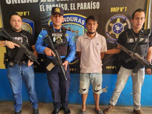 Agentes de la Policía Nacional capturaron a Ever Josué Zelaya López de 25 años de edad, alias “Pájaro”, quien sería el segundo implicado en el asesinato del agente de policía, Humberto García Flores.