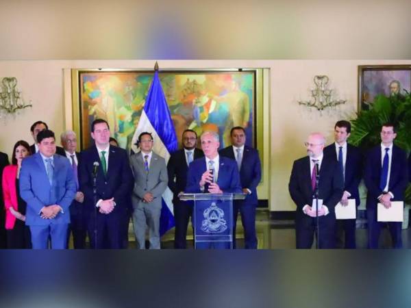 El Gabinete Económico y el FMI realizarán en octubre la sexta revisión del acuerdo y después negociarán un nuevo programa.