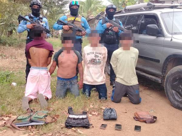 Los capturados solo fueron identificados como “El Lichero”, de 33 años; “El Hueso”, de 23; “El Pastillero”, de 21; y “El Peludo”, de 18 años.