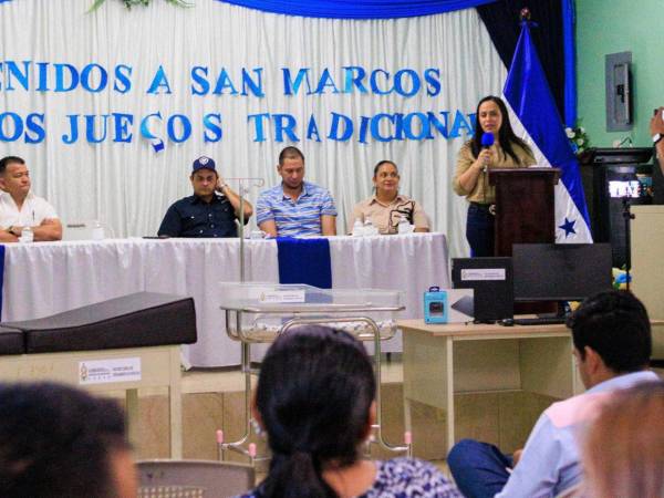 La titular de la Sedesol, Fátima Juárez, se desplazó a varios municipios de los departamentos de Santa Bárbara, Copán y Ocotepeque, para realizar las entregas de los equipos médicos y tecnológicos.