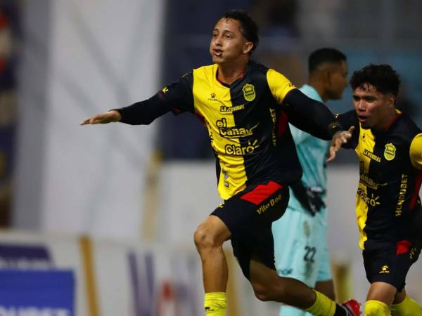 Nixon Cruz aprovechó la oportunidad para darle el triunfo a Real España sobre Motagua.