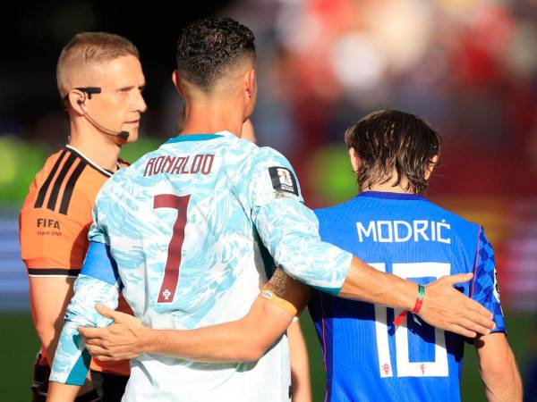 Dos futbolistas que cumplen el sueño de disputar una nueva Copa del Mundo. Ambos juegan su último Mundial, pero los amigos debieron enfrentarse en un partido decisivo. ¿Quién seguirá en carrera: Cristiano Ronaldo o Luka Modric?