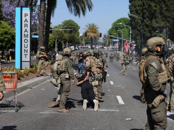 Protestas en Los Ángeles contra redadas migratorias coinciden con el despliegue de la Guardia Nacional, que desato una controversia legal entre Trump y Newsom.