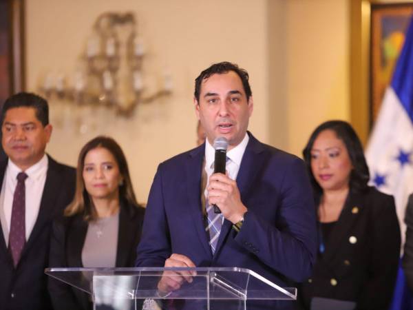 La estatal eléctrica asegura que redujo gastos y deuda, pero asegura que la reorganización del sector es necesaria para atraer inversión.