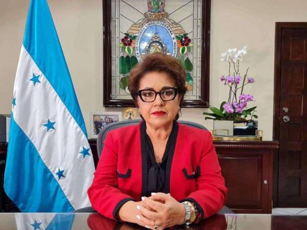 Rebeca Ráquel condena a Nasralla por comentarios “irresponsables” contra juezas hondureñas.