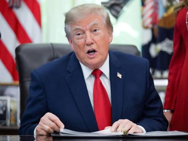 El presidente Donald Trump habló desde el Despacho Oval sobre Clinton, Obama y Biden y la posibilidad de un nuevo juicio político.