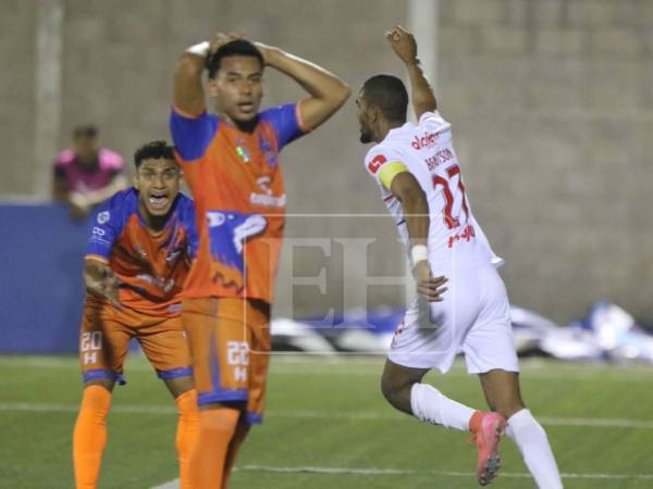 Imágenes del desarrollo del partido.