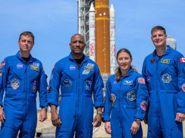 Estos son los rostros detrás de la histórica misión Artemis II, que despegó rumbo a la órbita lunar en un viaje de 10 días que revive la exploración tripulada más allá de la Tierra. /