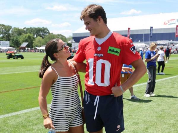 Drake y Ann están casados desde junio de 2025 y actualmente son una de las parejas más queridas de la NFL. Aquí más detalles de su relación.