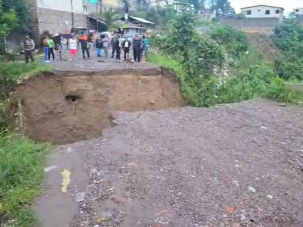 Reynel Fúnez y tres colonias más incomunicadas por socavón en su calle principal