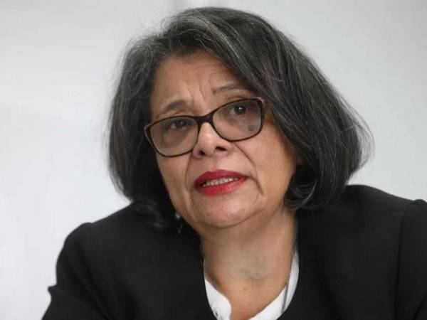 Sobre el Poder Ejecutivo, señala que la conformación del gabinete ha sido lenta y dispersa, con áreas aún sin completar su estructura.