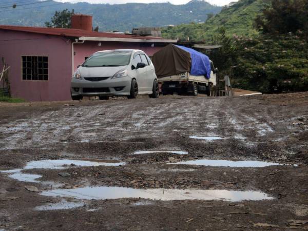 Reynel Fúnez y otras colonias del sur de Tegucigalpa esperan que los nuevos anuncios de la SIT se conviertan en obras después de varios años de reclamos.