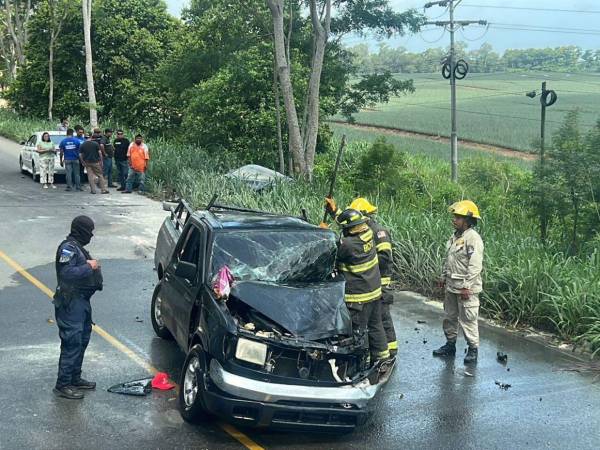 Uno de los fallecidos quedó atrapado en los amasijos de hierro.