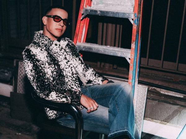 Daddy Yankee presenta nueva música para explorar el amor de pareja y de familia.