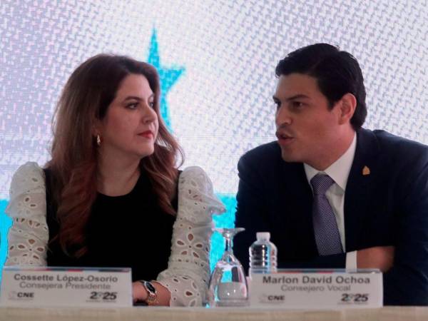 Cossette López afirma que Marlon Ochoa debe enfrentarse ante juicio político.