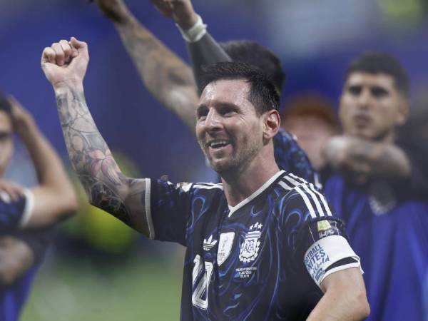 Argentina, en otra remontada heroica, derrotó 1-2 a Inglaterra.