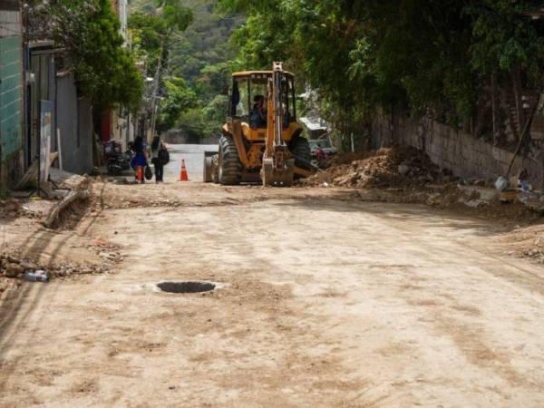 Una vez concluidas las labores de preparación, se procederá con la construcción de la nueva calzada utilizando concreto hidráulico, de acuerdo con el plan de intervención.