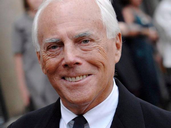 La sobriedad y la elegancia de los diseños de Giorgio Armani, fallecido este jueves en Milán a los 91 años, hicieron de él uno de los grandes nombres de la moda a nivel mundial. Pocos crearon escuela como él, tanto que en Italia no hay dudas sobre cómo llamarlo: Re Giorgio (Rey Giorgio). Aquí sobre sus años de historia: