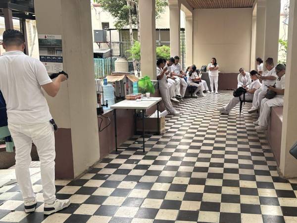 Las enfermeras auxiliares llevan 15 días de protestas a nivel nacional exigiendo se les cumpla con las demandas.